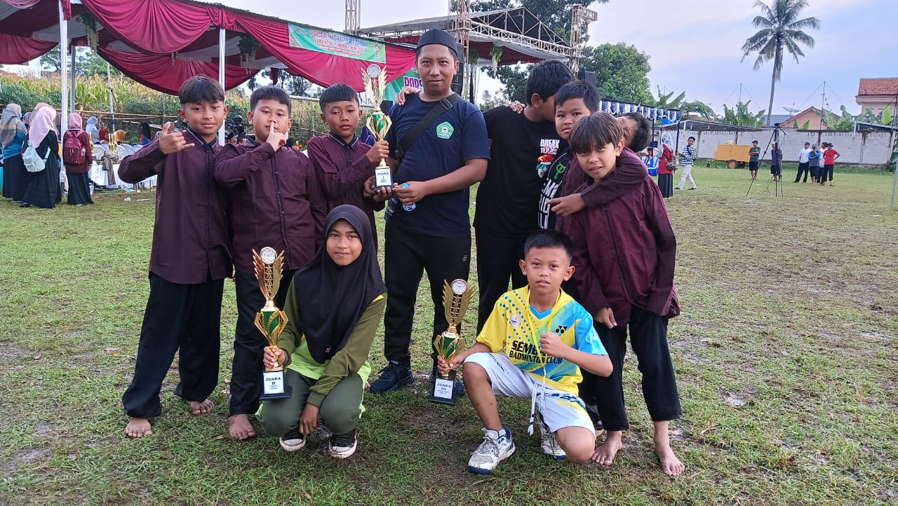 Juara 3 Lomba Bulutangkis Tunggal Putra Porseni MI Kab. Pemalang